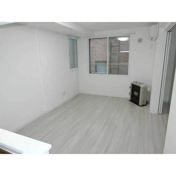 居室・リビング　こちらのリビングで趣味の時間をお楽しみください