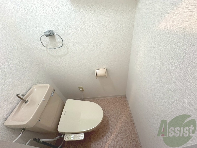 トイレ　ウォシュレット付きトイレは嬉しいですね。