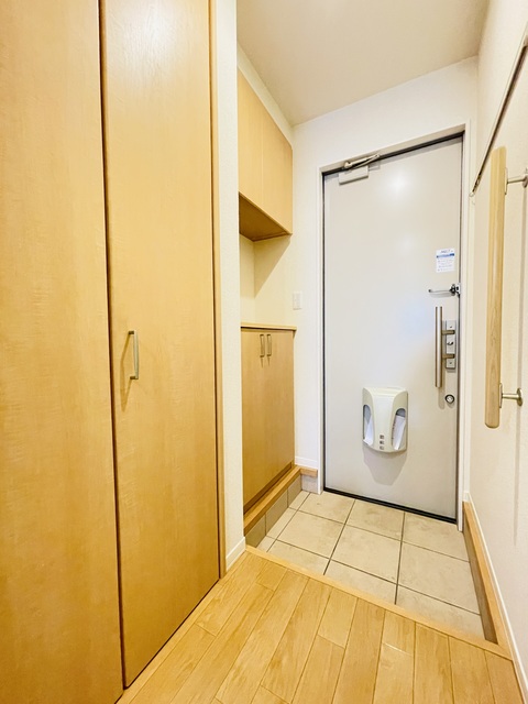玄関　※別部屋参考写真です。