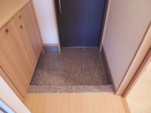 玄関　足もとが広めの玄関です。