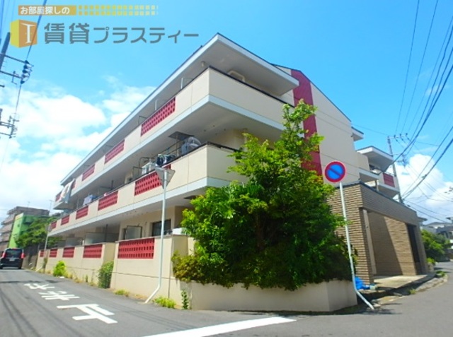建物外観　レッドラインが押切の住宅街を魅了する。