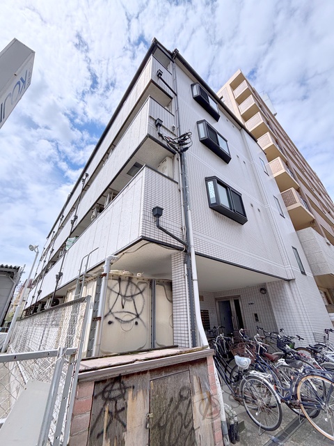建物外観　重厚感のある外観でワンランク上の暮らしを演出