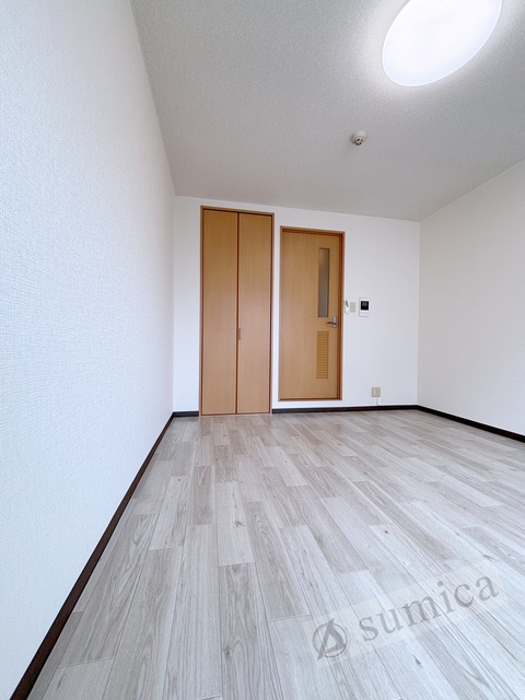 居室・リビング　ホワイトベースで明るい内装♪