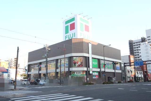 スーパー　フジ本町店（スーパー）まで734m