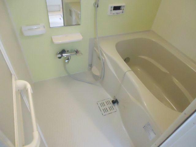 バス・シャワールーム　反転部屋写真