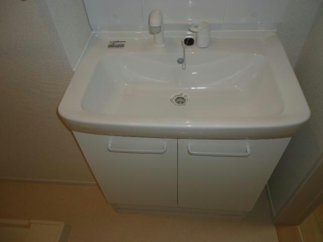 洗面設備　反転部屋写真
