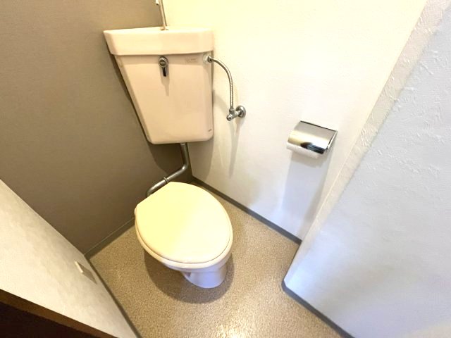 トイレ　イメージとして同マンション他部屋を表示しています