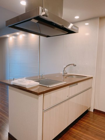 キッチン　※同マンション内の別タイプの室内写真となります。