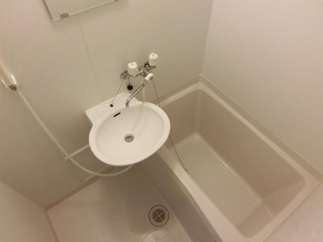 バス・シャワールーム　もちろんバス・トイレは別