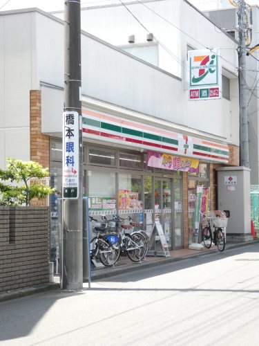コンビニ　セブンイレブン 川崎向ヶ丘遊園駅西店（コンビニ）まで530m