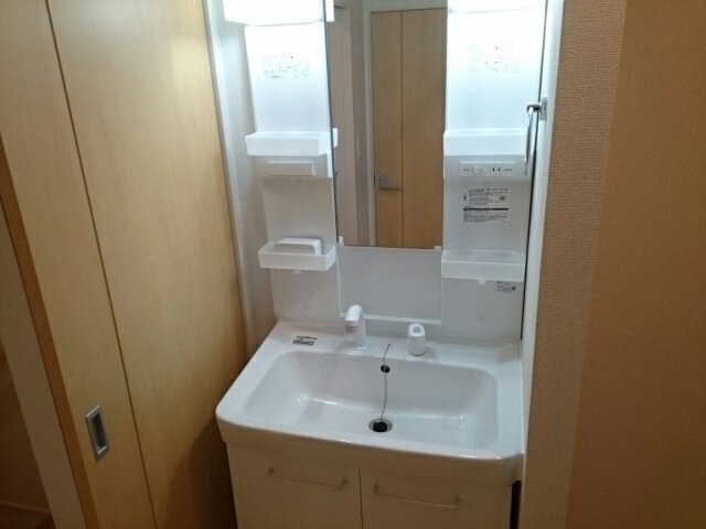 洗面設備　コンパクトで使いやすい洗面所