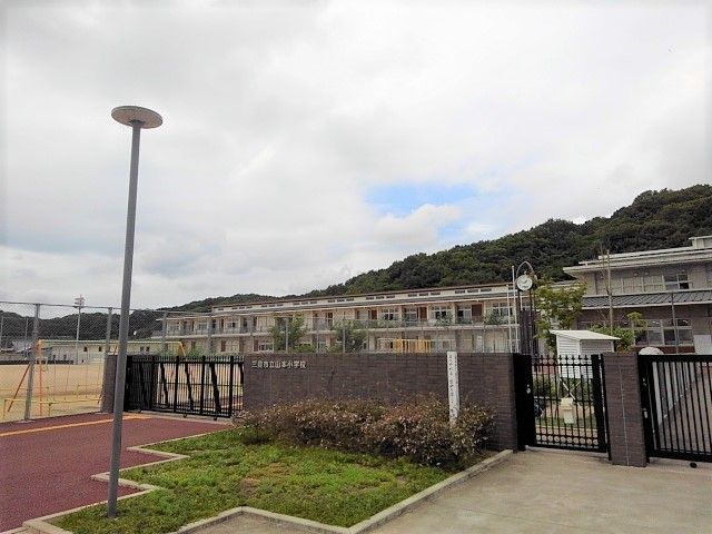 小学校　三豊市立山本小学校（小学校）まで1000m