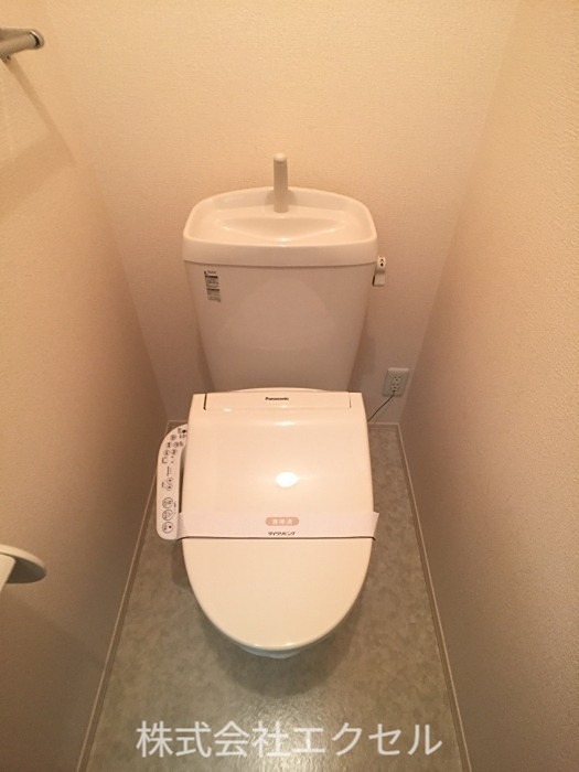 トイレ　ウォシュレット完備です。
