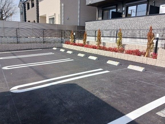 駐車場　駐車場に車を止められます