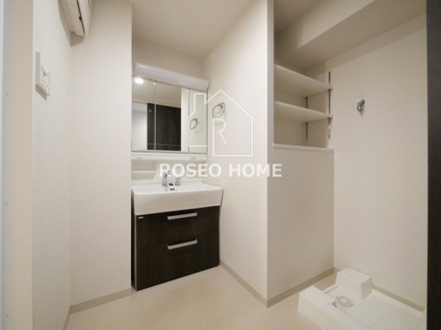 洗面設備　同マンション別部屋：参考写真