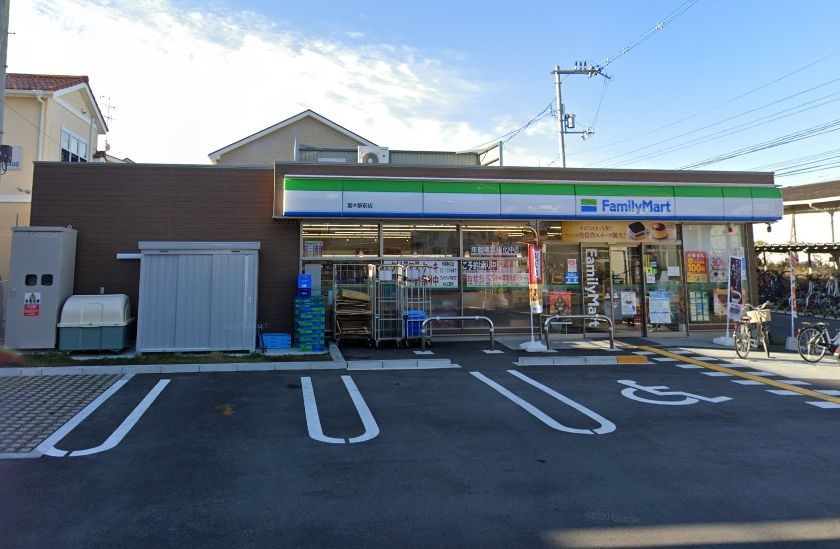 コンビニ　ファミリーマート　富木駅前店（コンビニ）まで77m