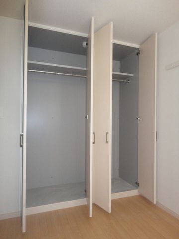 収納　クローゼット（建築中）