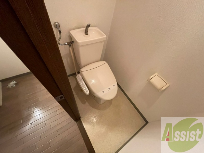 トイレ　トイレです。ウォシュレット付を探している方、おすすめです。