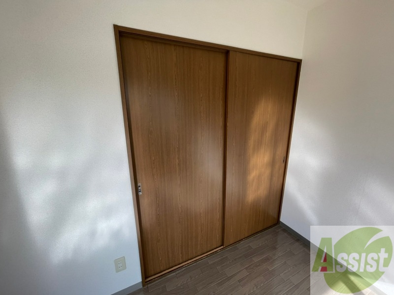 収納　寝室の収納です。部屋がすっきり片付きます。
