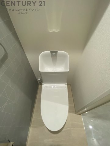 トイレ　温水洗浄便座付きのトイレです♪