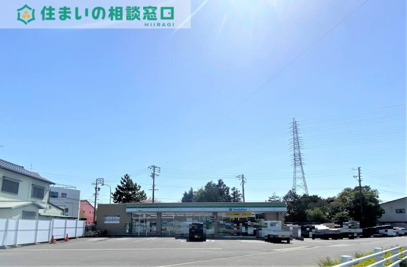 コンビニ　ファミリーマート岡崎国正店（コンビニ）まで303m