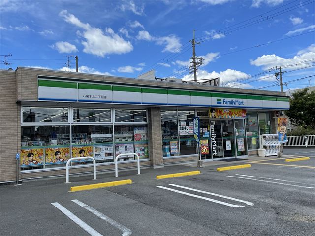 コンビニ　ファミリーマートMYS八尾木北店（コンビニ）まで182m