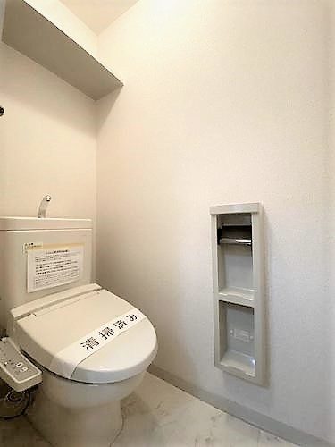 トイレ　温水洗浄便座付きトイレです