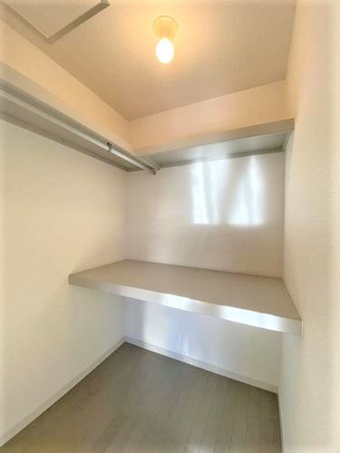 収納　6.4帖の居室には、大容量のウォークインクローゼットあり