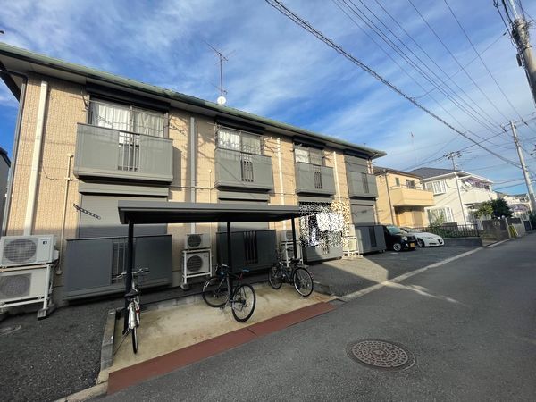建物外観　2階、角部屋です