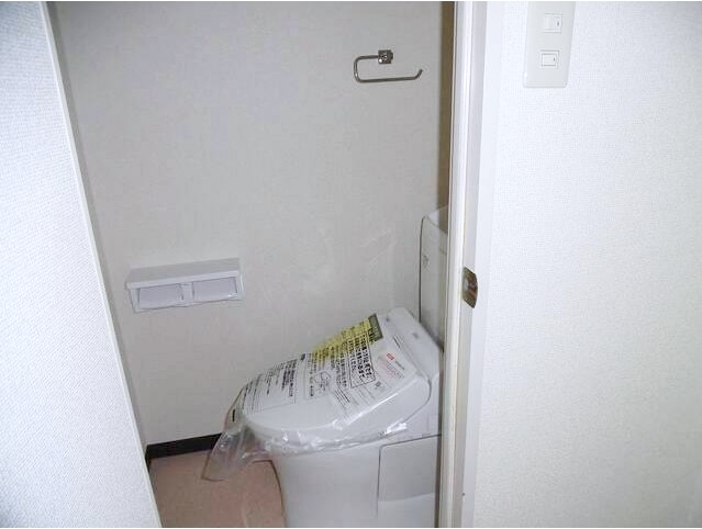 トイレ　落ち着いた色調のトイレです♪