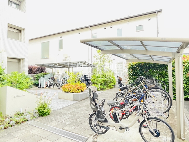 その他共有部分　雨の日でも安心☆屋根付の駐輪場です☆