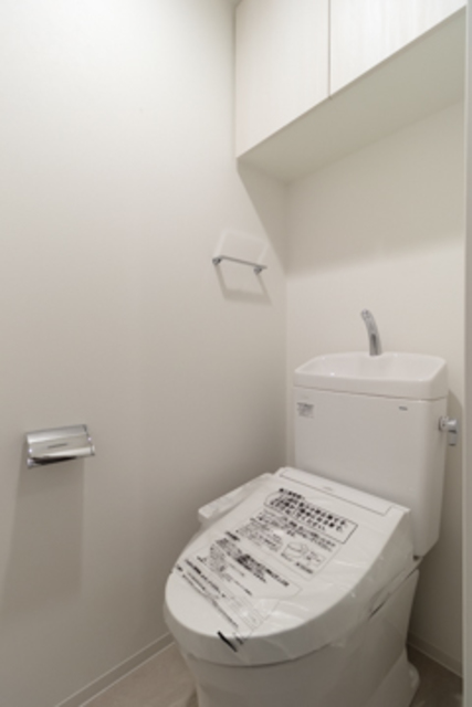 トイレ　※写真は同タイプ住戸です。