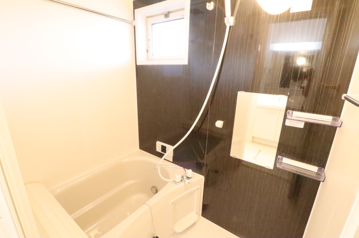 バス・シャワールーム　追い焚き給湯付きです！