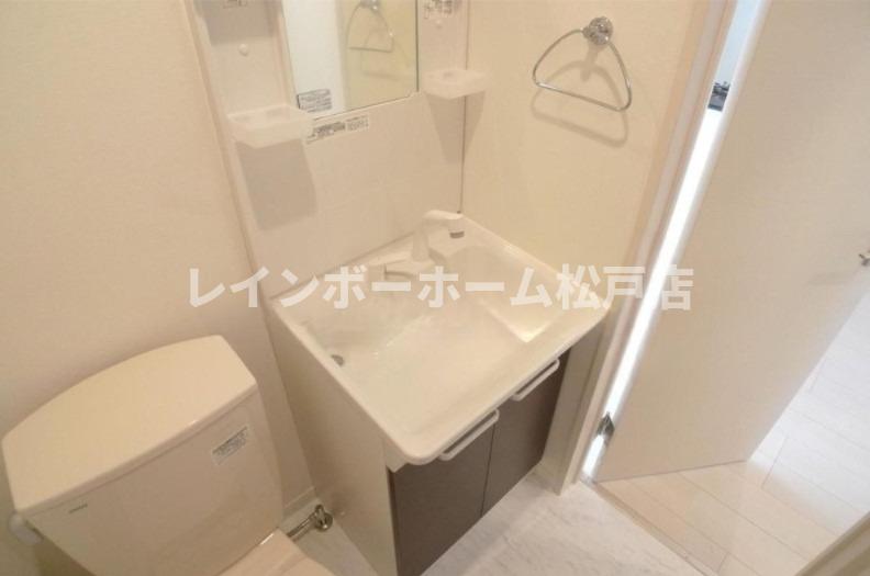 洗面設備　コンパクトで使いやすい洗面所