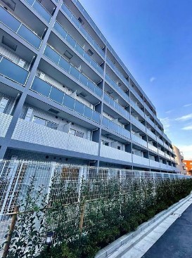 建物外観　鉄筋コンクリート造のがっちりとした建物。