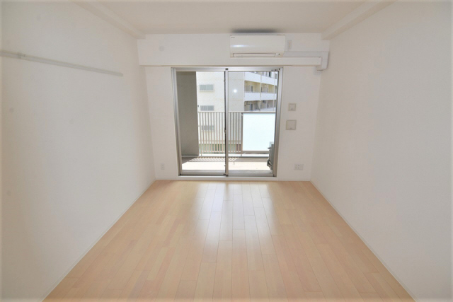 居室・リビング　同マンション別部屋の写真です