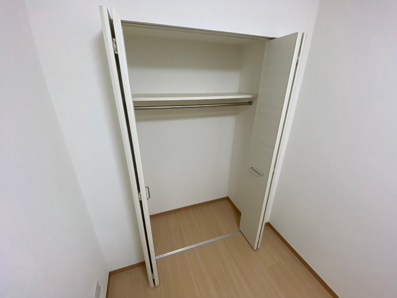 収納　クローゼットは奥行きもあり、荷物が多い方でも安心です。