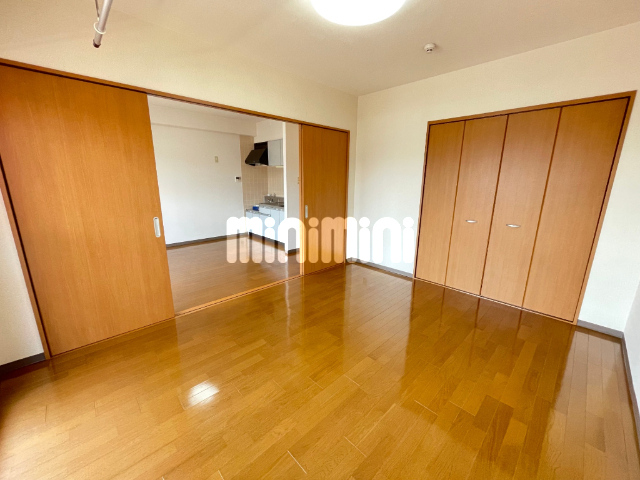 居室・リビング　※別のお部屋の写真です