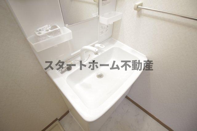 洗面設備　コンパクトで使いやすい洗面所