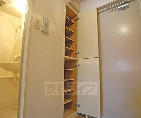 玄関　玄関収納はタップリです。