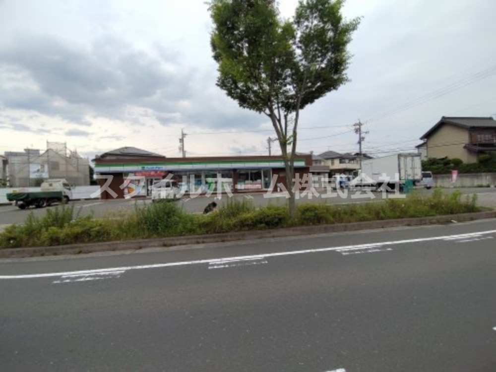 コンビニ　ファミリーマート 豊橋江島店（コンビニ）まで666m