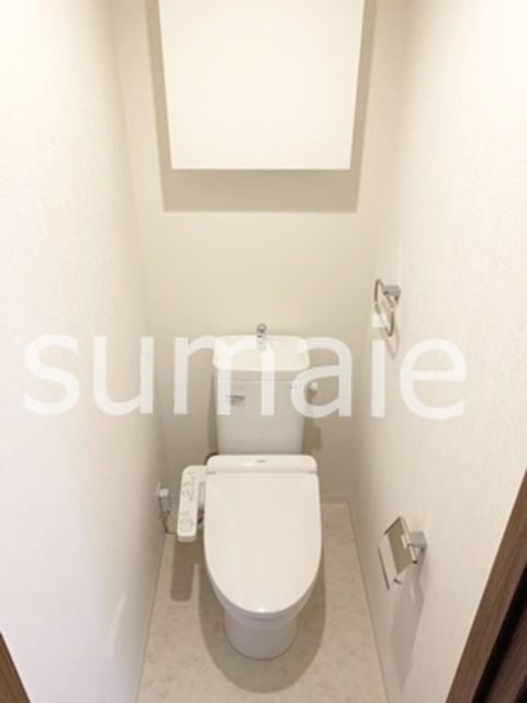 トイレ　温水洗浄機能付きトイレです