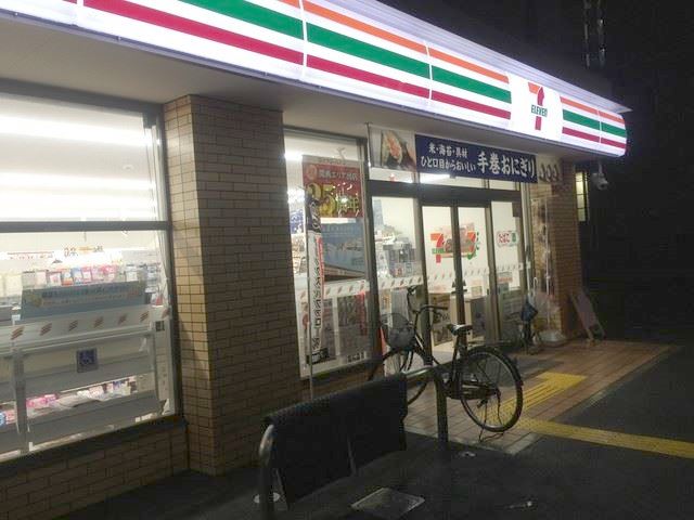 コンビニ　セブンイレブン大阪桃谷5丁目店（コンビニ）まで84m
