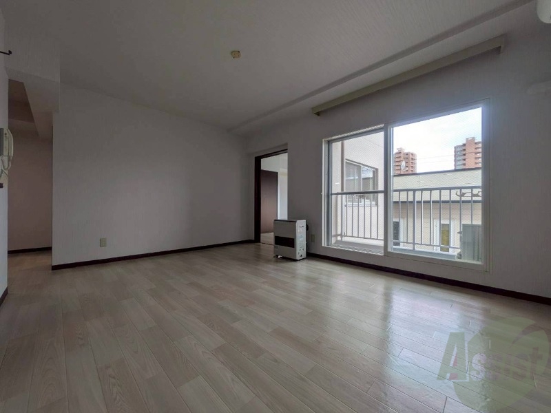 居室・リビング　広くてキレイなお部屋が広がっていて、充実した生活が送れそう。