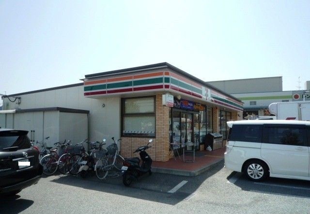 コンビニ　セブンイレブン（コンビニ）まで750m