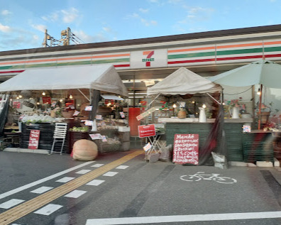 コンビニ　セブンイレブン 世田谷弦巻1丁目店（コンビニ）まで440m