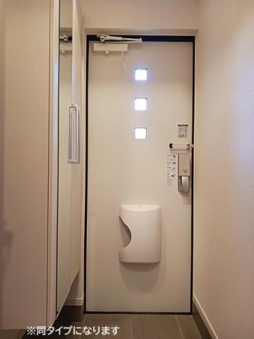玄関　※同タイプ部屋の写真です。