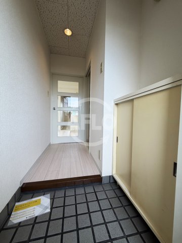 玄関　日宝ライフ放出　玄関