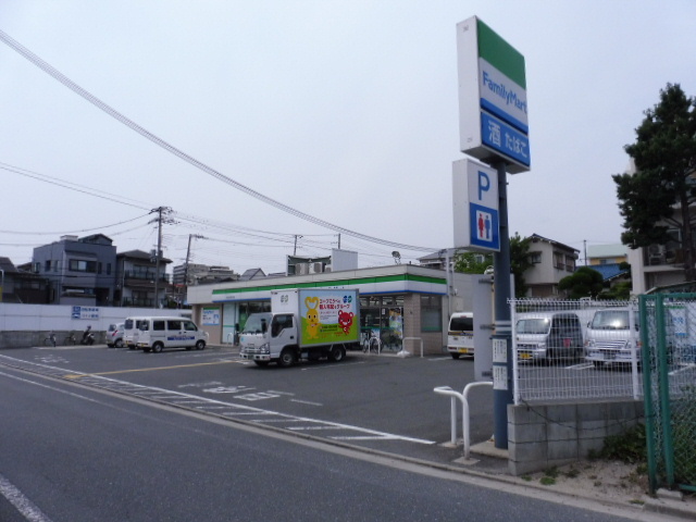 コンビニ　ファミリーマート吹田山手町四丁目店（コンビニ）まで355m
