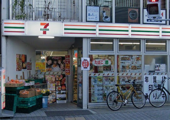 コンビニ　セブンイレブン（コンビニ）まで302m